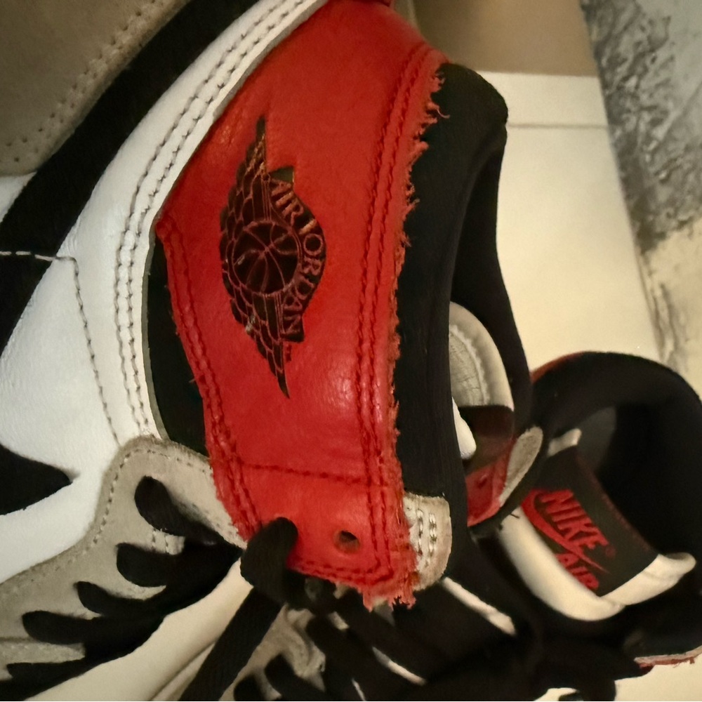 Jordan 1 Retro High OG Heritage White Red Black Size 6Y / Women’s 7.5 - Picture 6 of 7